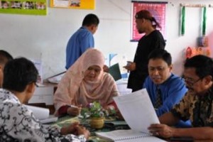 Tim penilai dari Prov Jabar saat menilai 2 sekolah binaan BNN Kuningan.